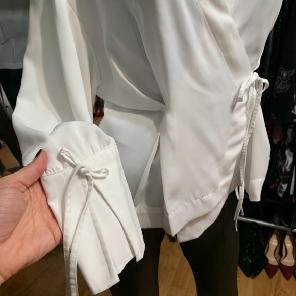 Topshop wrap blouse deep v front with tie accents - Picture 3 of 7